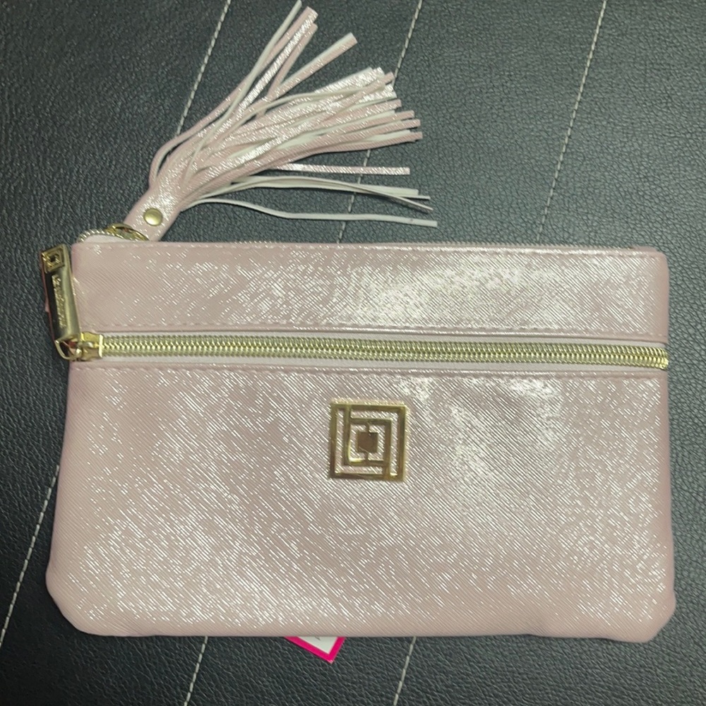🎉Host Pick🎉 Liz Claiborne Phone Charging Power Bank Pouch
